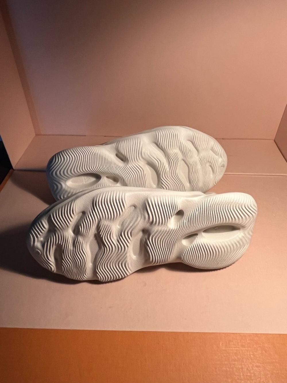 ADIDAS Foam Runners (made in USA ) size US 11 / cream color - Picture 6 of 6